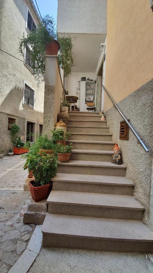 Franceska apartmani Cres Bagian luar foto