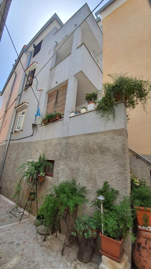 Franceska apartmani Cres Bagian luar foto