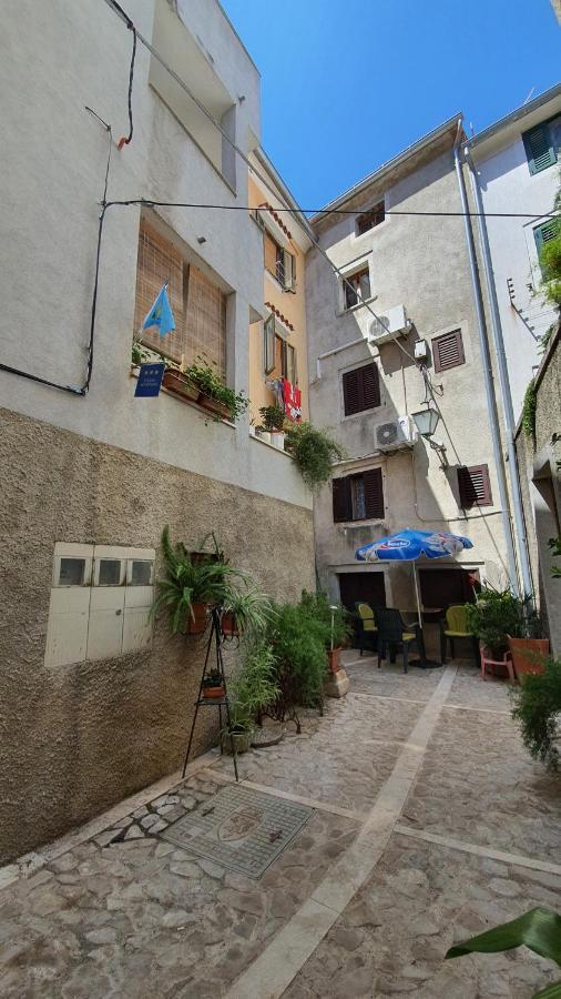 Franceska apartmani Cres Bagian luar foto