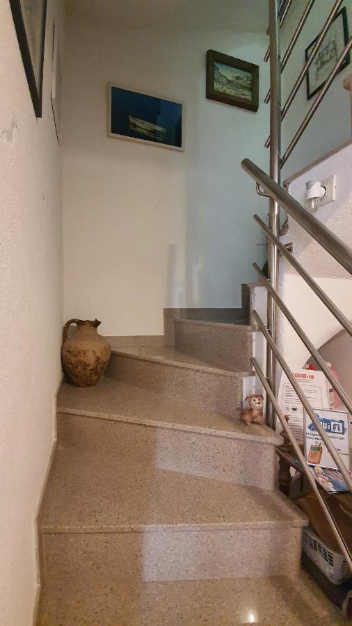 Franceska apartmani Cres Bagian luar foto
