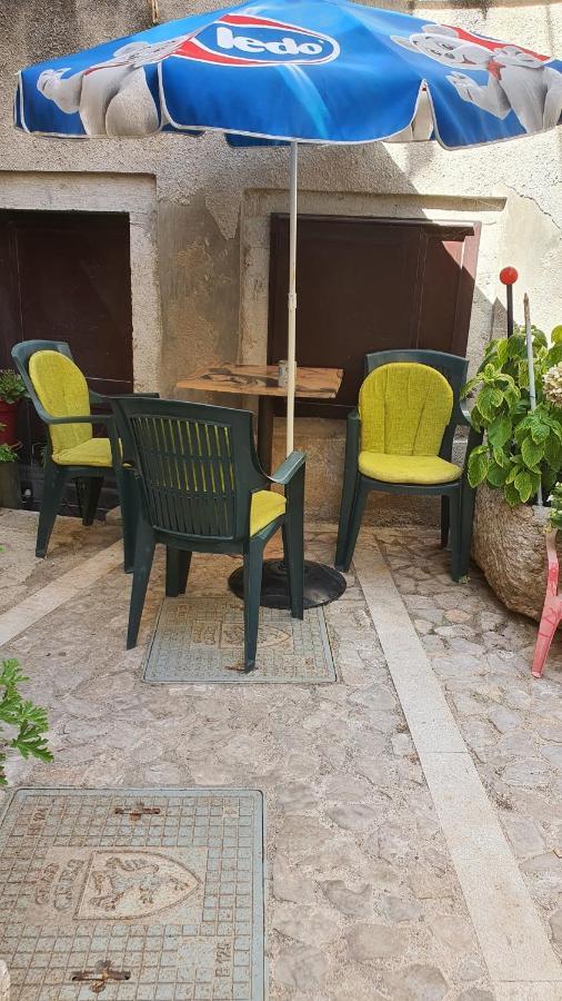 Franceska apartmani Cres Bagian luar foto