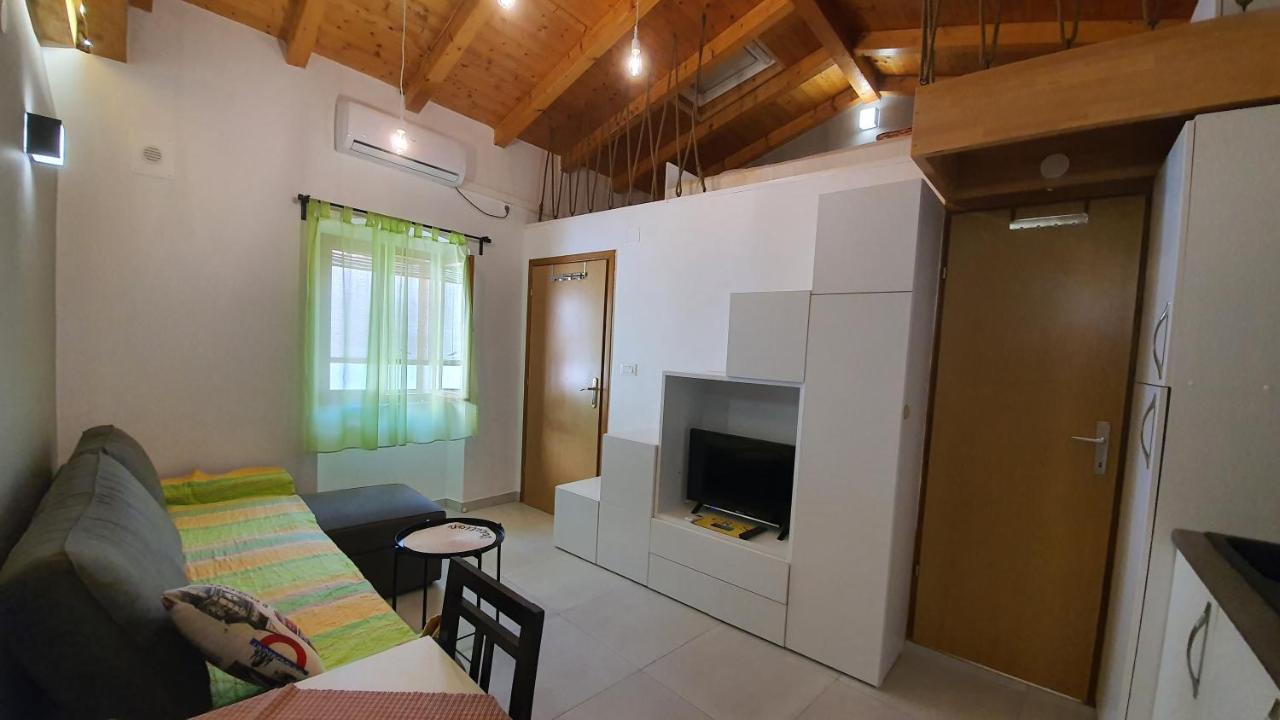Franceska apartmani Cres Bagian luar foto