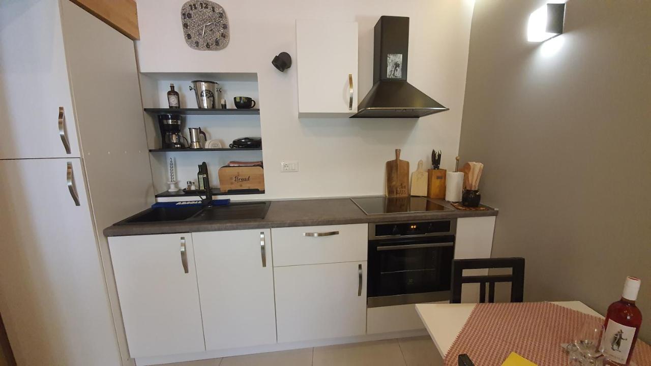 Franceska apartmani Cres Bagian luar foto