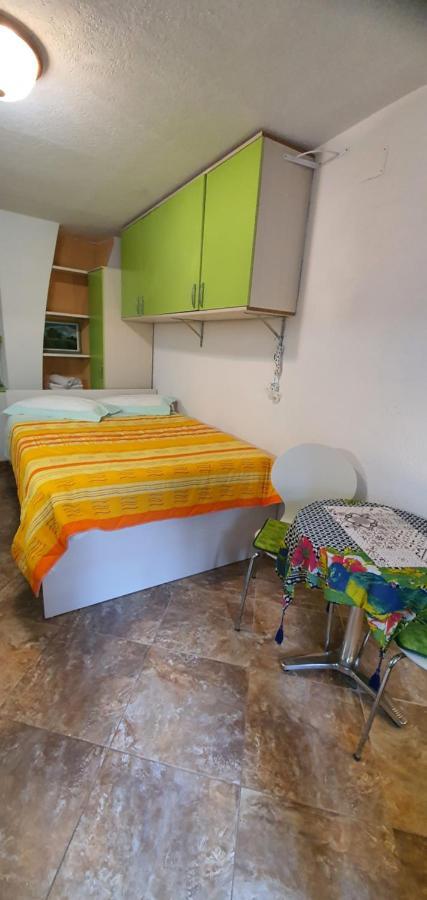 Franceska apartmani Cres Bagian luar foto