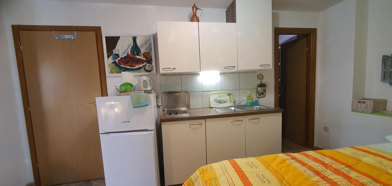 Franceska apartmani Cres Bagian luar foto