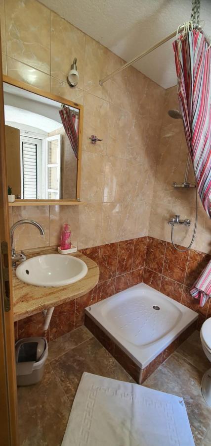 Franceska apartmani Cres Bagian luar foto