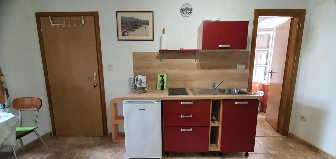 Franceska apartmani Cres Bagian luar foto
