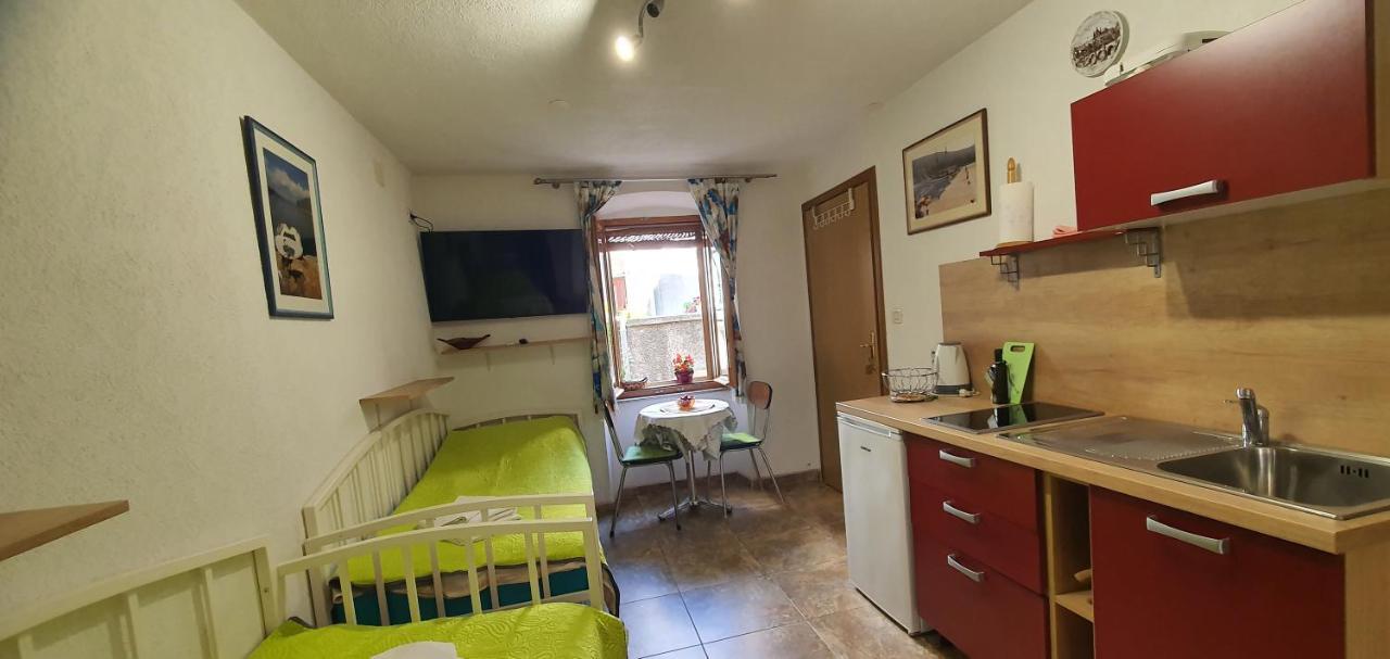 Franceska apartmani Cres Bagian luar foto