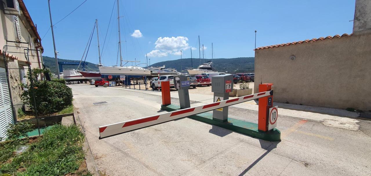 Franceska apartmani Cres Bagian luar foto