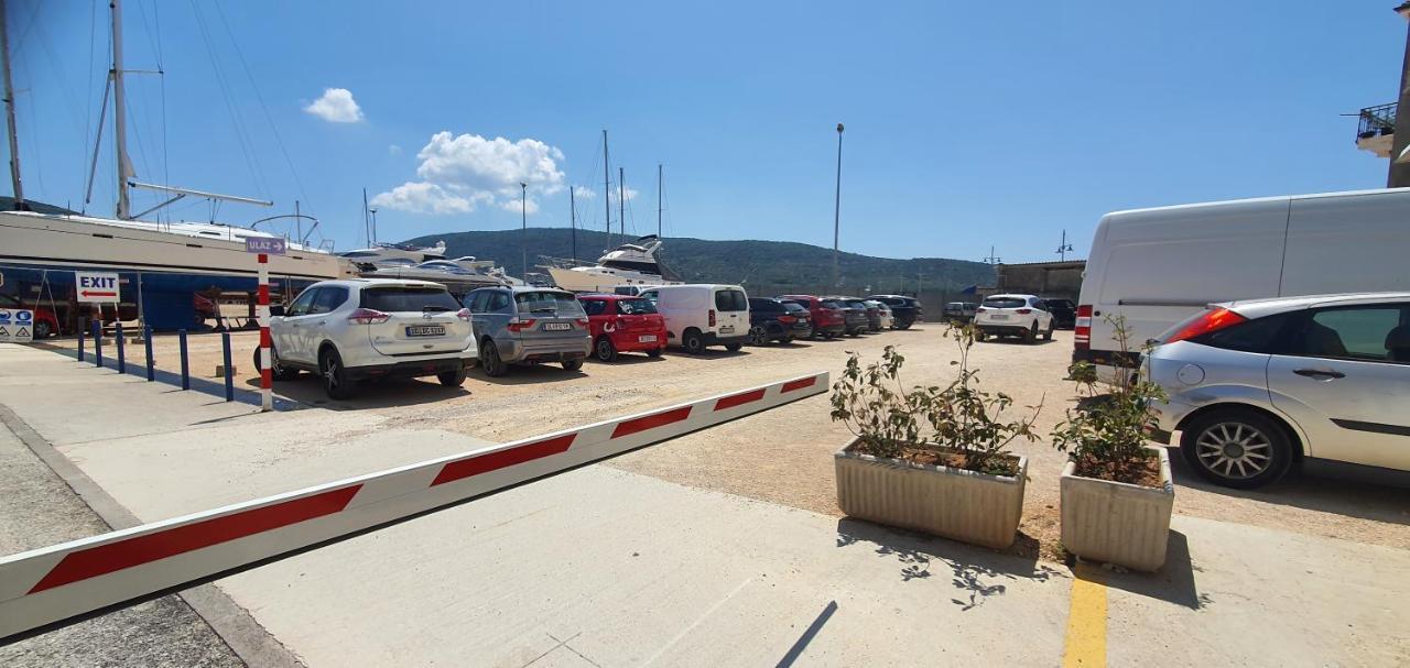 Franceska apartmani Cres Bagian luar foto